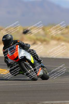 media/Oct-08-2022-SoCal Trackdays (Sat) [[1fc3beec89]]/Turn 16 (125pm)/